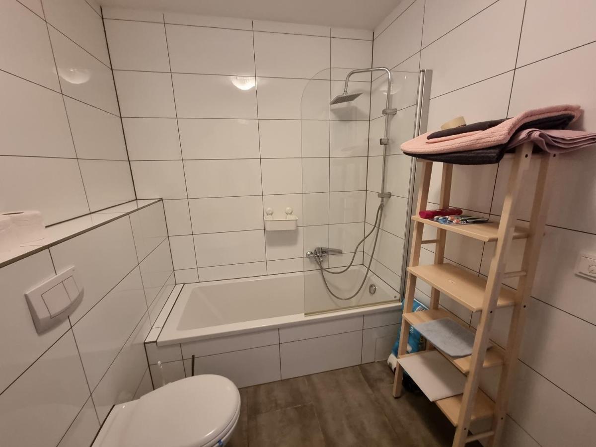 Landau, Schoene Helle Gemuetliche Wohnung ランダウ・イン・デア・プファルツ エクステリア 写真
